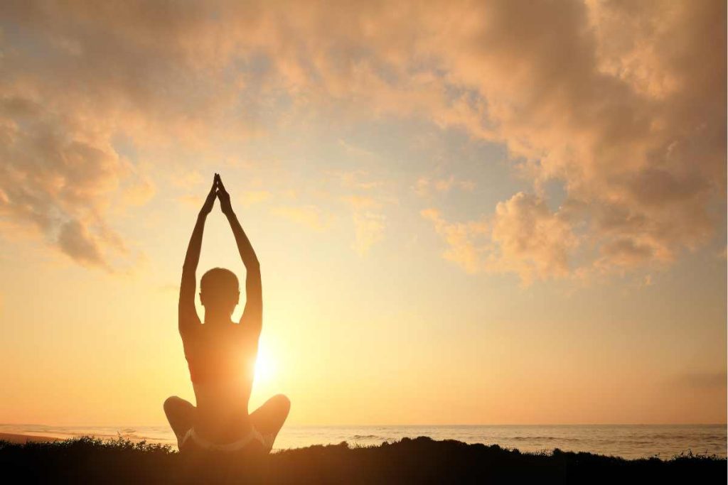posture de yoga nue